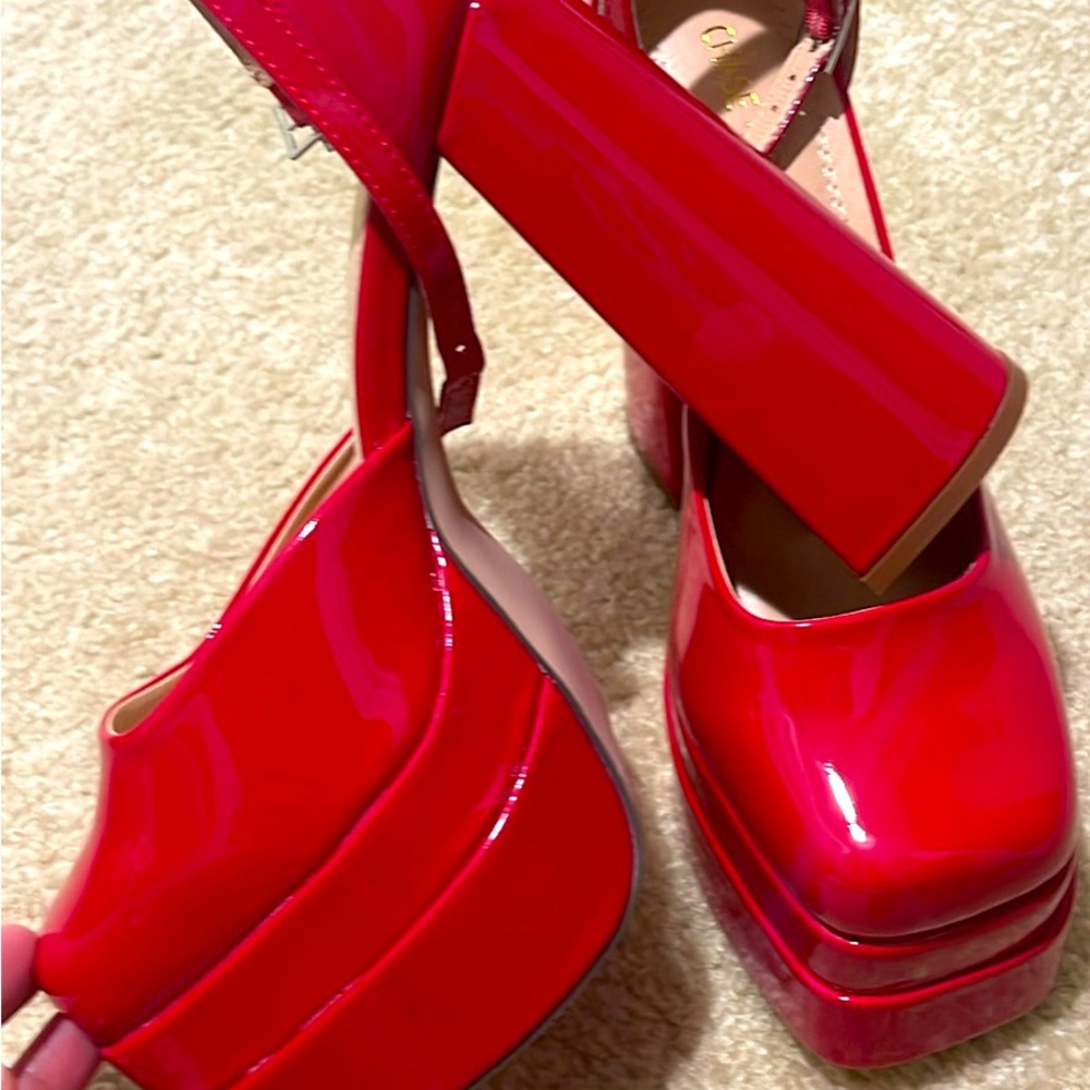 Red high heels - Picture 2 of 2